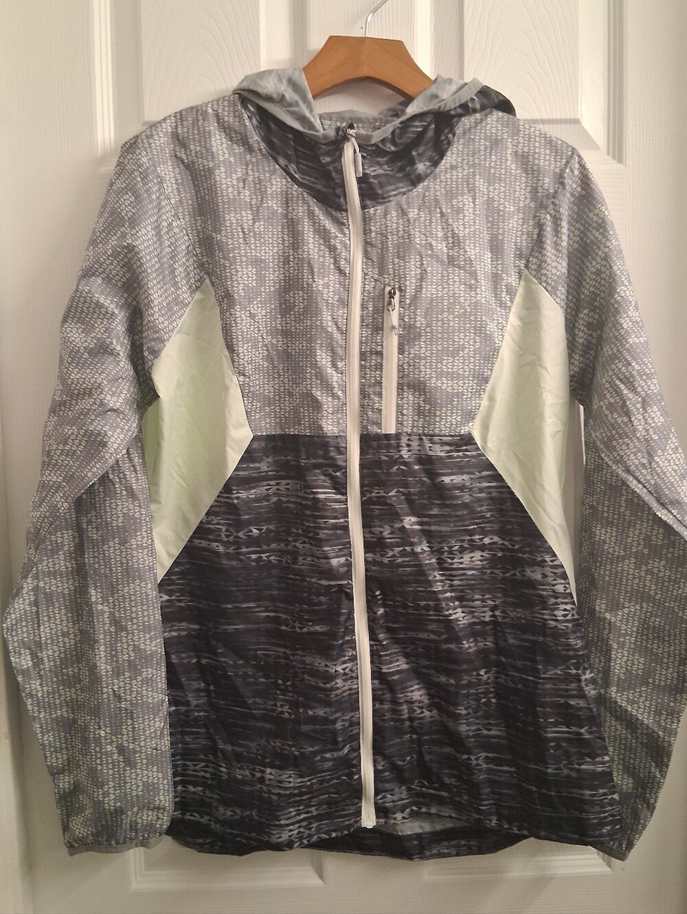Golite Ultra Thin Windbreaker Hooded Jacket Medium
